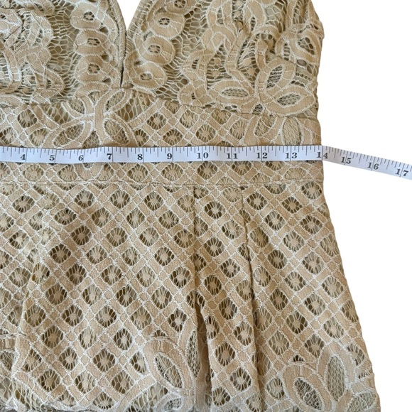 Free People One Million Lovers Ivory Cream Crochet Lace V-Neck Mini Dress Size 6 - Picture 9 of 11